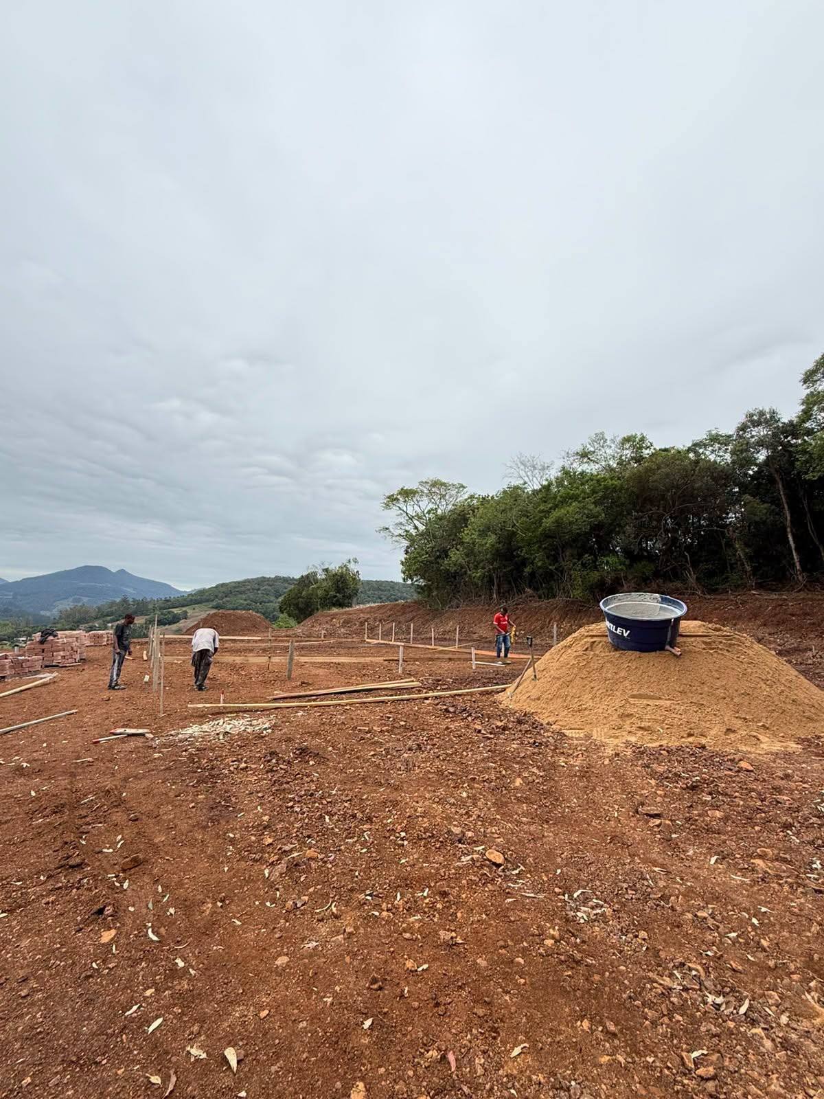 Trabalhos de marcação dos terrenos em Caraá seguem o cronograma de habitação social. (Foto: Prefeitura Municipal de Caará)