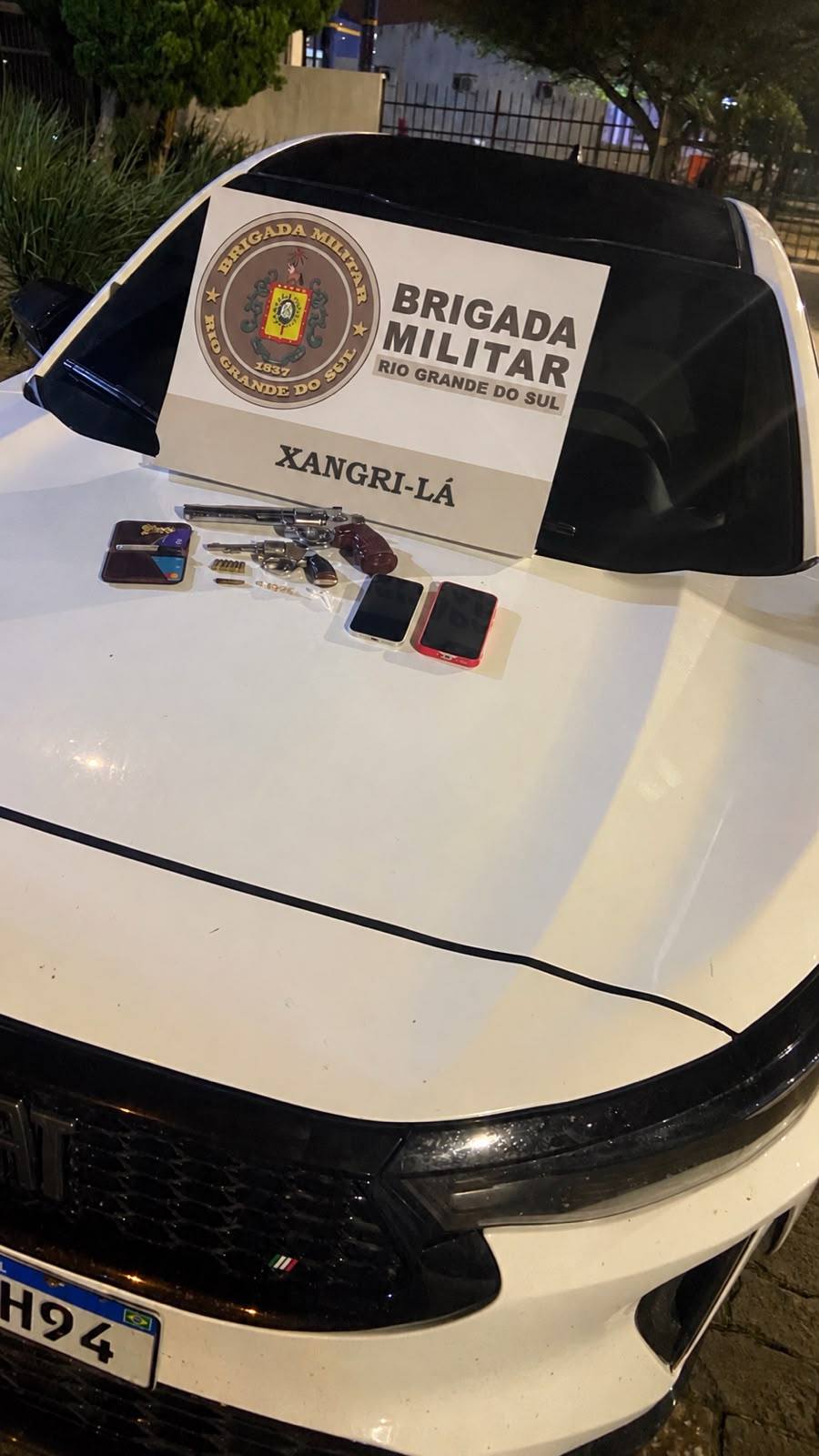 Veículo foi interceptado pela Brigada Militar após forçar a entrada no condomínio (Foto:  Comunicação Social do 42º BPM)