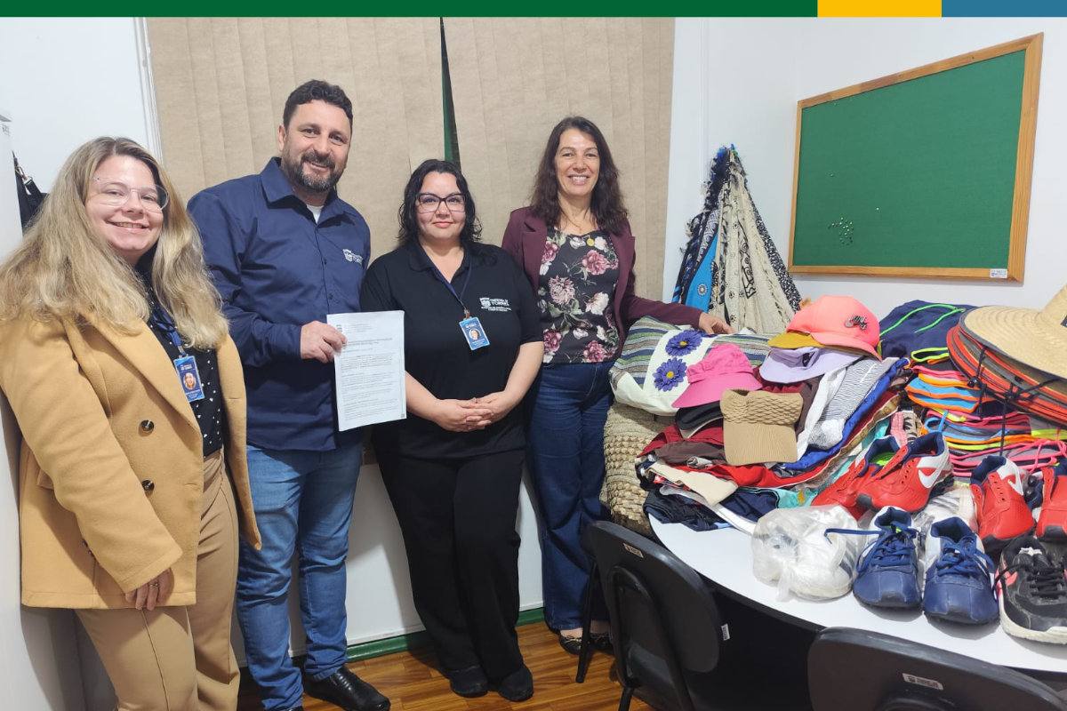 Materiais apreendidos durante ações de fiscalização foram repassados para a assistência social do município (Foto: Prefeitura Municipal de Torres)