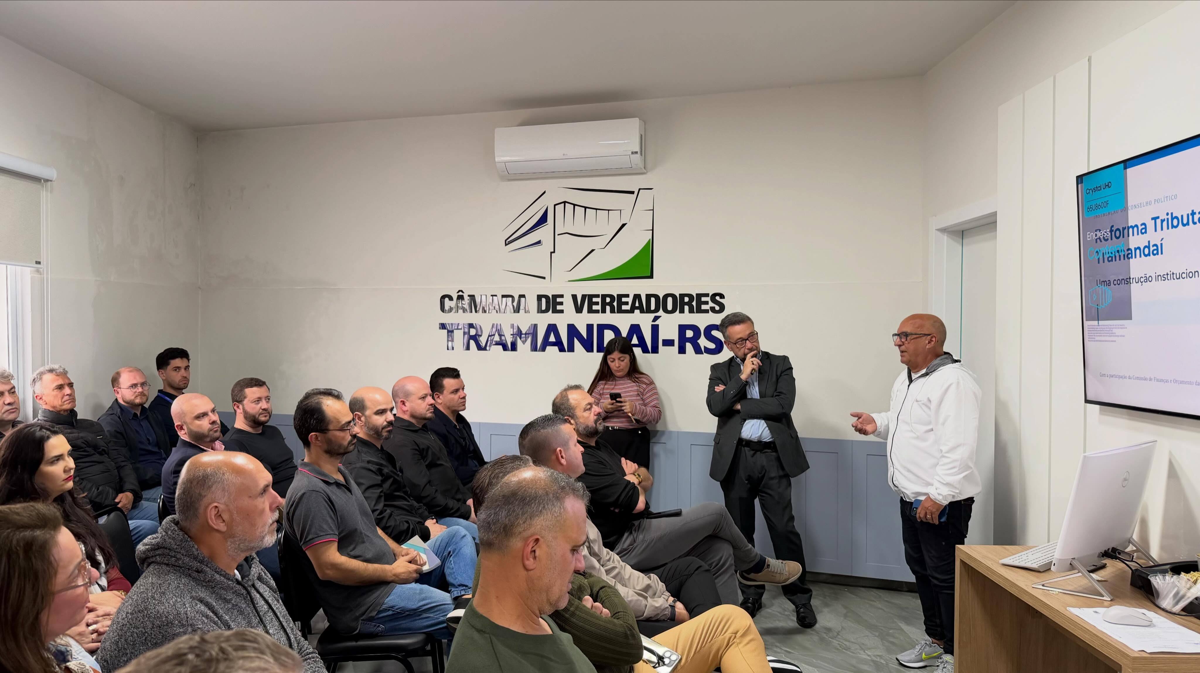 Conselho Político da Reforma Tributária Municipal reuniu representantes de diversos setores na Câmara de Vereadores de Tramandaí. (Foto: Prefeitura Municipal de Tramandaí)