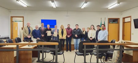 Instalação do comitê ocorreu em 28 de setembro com a presença de autoridades judiciárias. (Foto: Da Praia News)