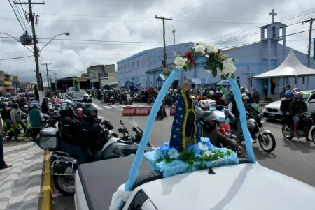 Moto procissão completa três décadas de tradição no Litoral Norte. (Foto: Da Praia News)