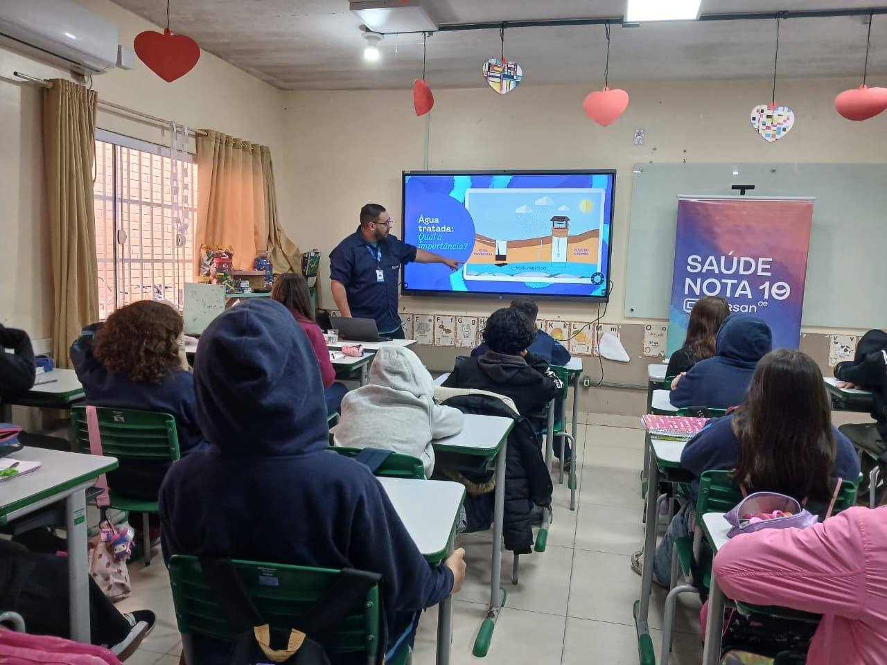 Estudantes participaram de dinâmicas sobre saneamento e meio ambiente em escola municipal. (Foto: Divulgação/Corsan)