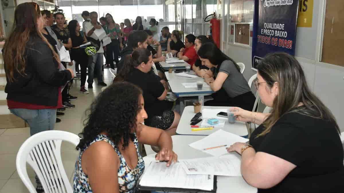 Seleção de pessoal será realizada na sede do Sine, no Centro da cidade. (Foto: Ivan de Andrade)